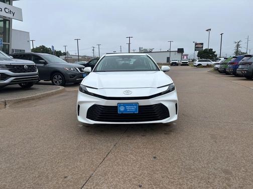Ice 2025 Toyota Camry LE