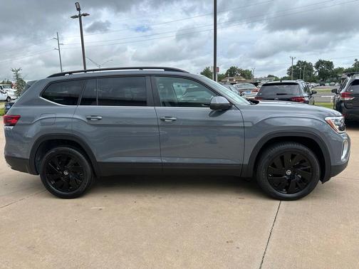 Pure Gray 2026 Volkswagen Atlas 2.0T SE W/TECHNOLOGY