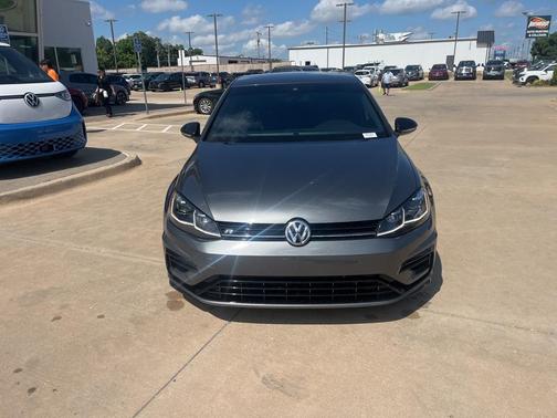 2018 Volkswagen Golf R 2.0T w/DCC & Navigation