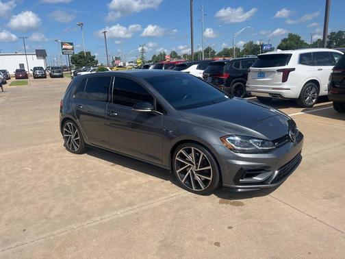 2018 Volkswagen Golf R 2.0T w/DCC & Navigation