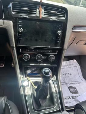 2018 Volkswagen Golf R 2.0T w/DCC & Navigation