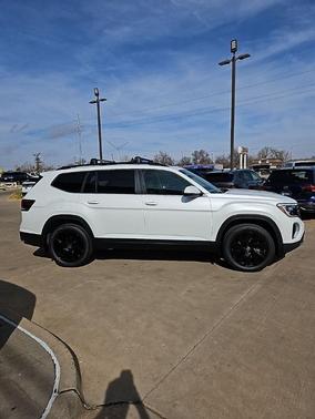 Opal White Pearl 2026 Volkswagen Atlas 2.0T SE W/TECHNOLOGY