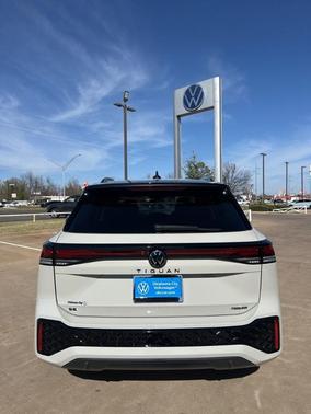 2026 Volkswagen Tiguan 2.0T SE R-Line Black