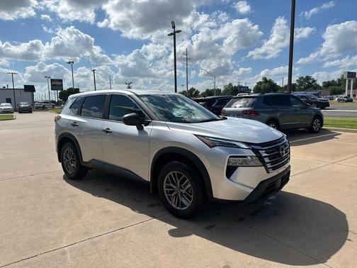 Brilliant Silver Metallic 2025 Nissan Rogue S