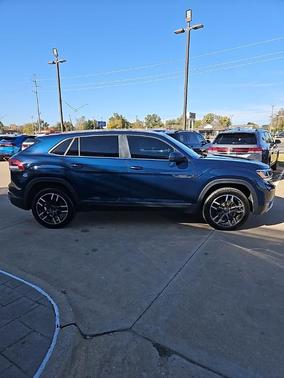 2022 Volkswagen Atlas Cross Sport 2.0T SE w/Technology