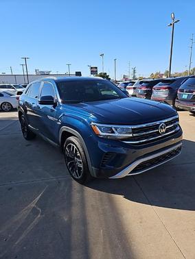 2022 Volkswagen Atlas Cross Sport 2.0T SE w/Technology