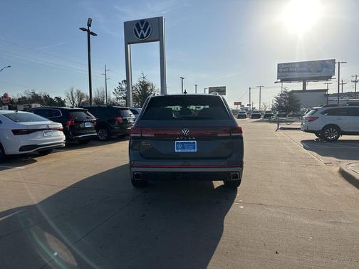 Pure Gray 2026 Volkswagen Atlas 2.0T Peak Edition
