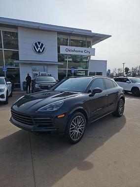 Jet Black Metallic 2022 Porsche Cayenne