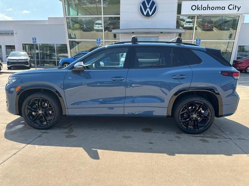2025 Volkswagen Tiguan 2.0T SE R-Line Black