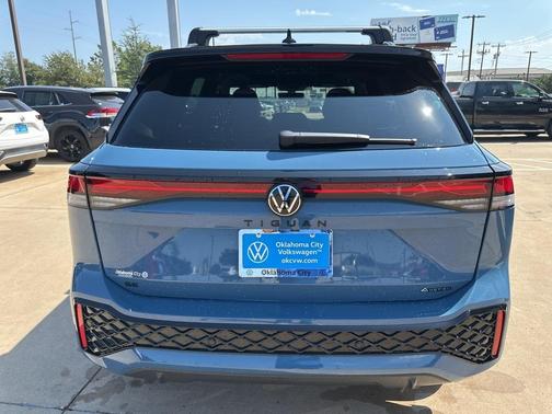 2025 Volkswagen Tiguan 2.0T SE R-Line Black