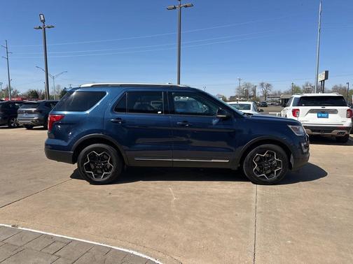 Blue 2017 Ford Explorer XLT