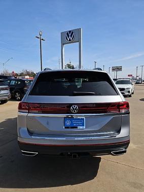 Silver Mist Metallic 2026 Volkswagen Atlas 2.0T SE W/TECHNOLOGY