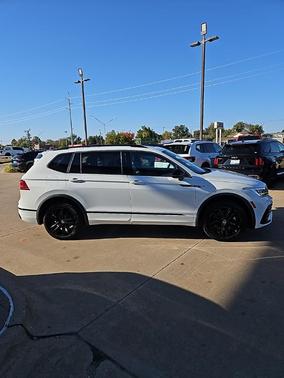 2022 Volkswagen Tiguan 2.0T SE R-Line Black