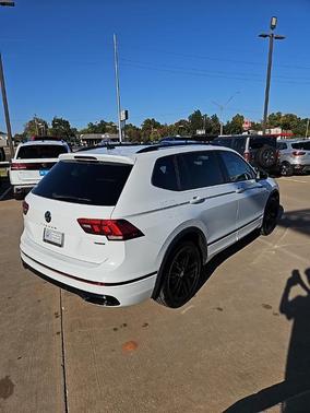 2022 Volkswagen Tiguan 2.0T SE R-Line Black