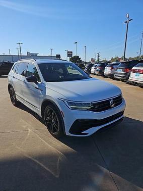 2022 Volkswagen Tiguan 2.0T SE R-Line Black