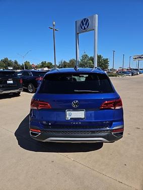 2024 Volkswagen Taos 1.5T SE