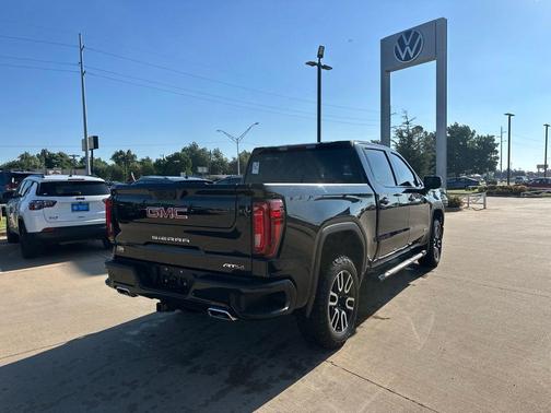Onyx Black 2023 GMC Sierra 1500 AT4