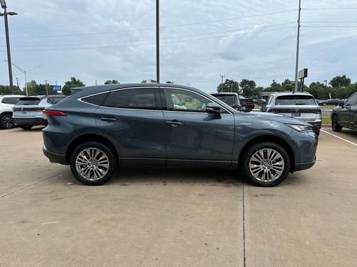 Coastal Gray Metallic 2021 Toyota Venza Limited