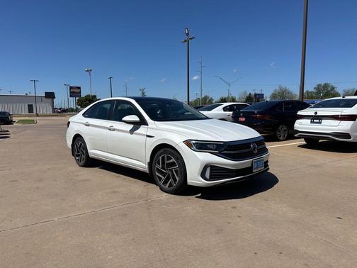 Opal White Pearl Effect 2024 Volkswagen Jetta 1.5T SEL