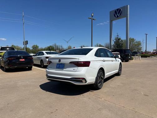 Opal White Pearl Effect 2024 Volkswagen Jetta 1.5T SEL