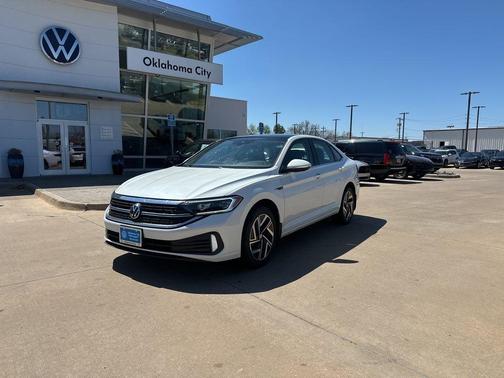 Opal White Pearl Effect 2024 Volkswagen Jetta 1.5T SEL