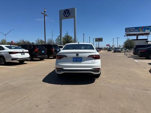 Opal White Pearl Effect 2024 Volkswagen Jetta 1.5T SEL