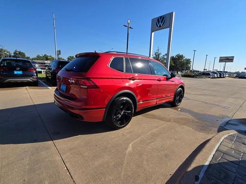 2024 Volkswagen Tiguan 2.0T SE R-Line Black