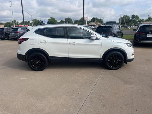2021 Nissan Rogue Sport SV