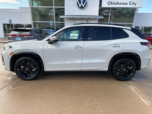 2025 Volkswagen Tiguan 2.0T SE R-Line Black