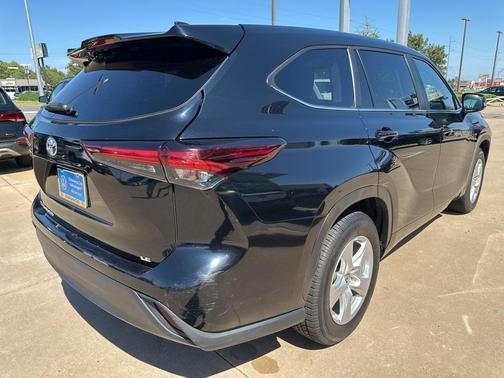 2024 Toyota Highlander LE