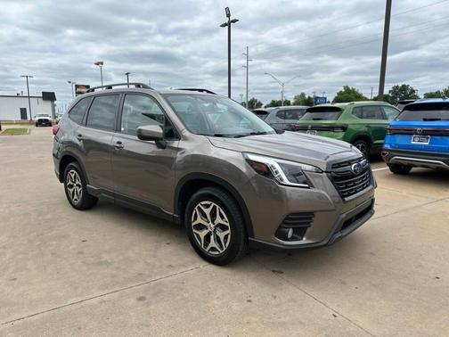 Brilliant Bronze Metallic 2022 Subaru Forester Premium