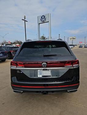 Deep Black Pearl Effect 2026 Volkswagen Atlas 2.0T SE W/TECHNOLOGY