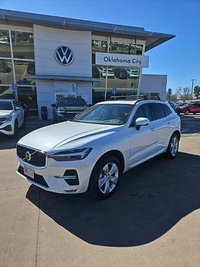 2022 Volvo XC60 B5 Momentum