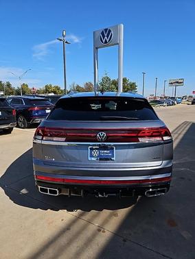 2025 Volkswagen Atlas Cross Sport 2.0T SEL Premium R-Line