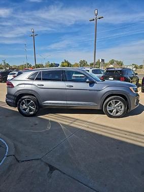 2025 Volkswagen Atlas Cross Sport 2.0T SEL Premium R-Line