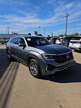 2025 Volkswagen Atlas Cross Sport 2.0T SEL Premium R-Line