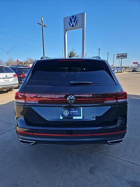 2024 Volkswagen Atlas 2.0T SE