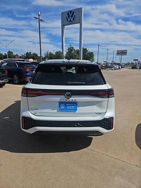 2025 Volkswagen Tiguan 2.0T SE R-Line Black