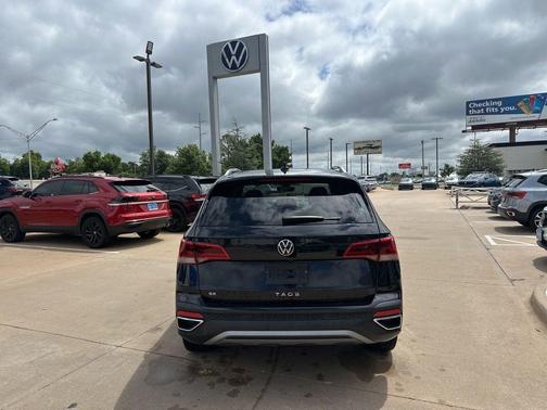 Deep Black Pearl Effect 2023 Volkswagen Taos 1.5T SE