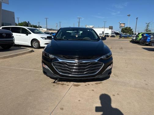 Mosaic Black Metallic 2023 Chevrolet Malibu LT
