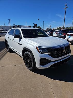 2026 Volkswagen Atlas Cross Sport 2.0T SEL R-Line Black