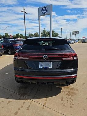 2026 Volkswagen Atlas Cross Sport 2.0T SEL R-Line Black