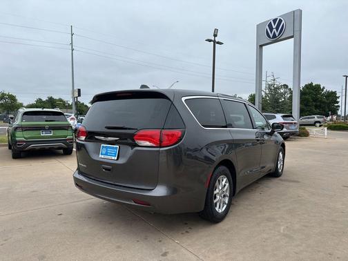 Granite Crystal Clearcoat Metallic 2022 Chrysler Voyager LX