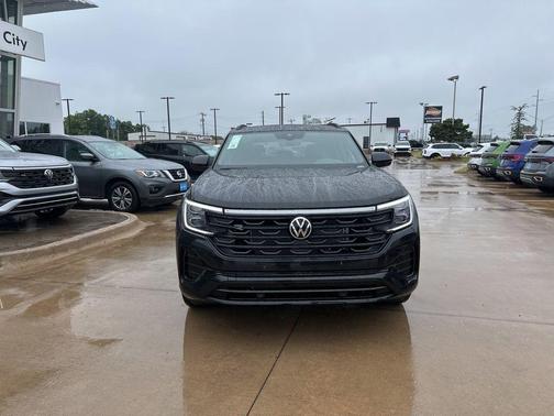 Deep Black Pearl 2026 Volkswagen Atlas Cross Sport 2.0T SEL R-Line Black