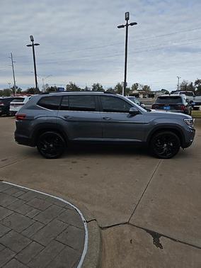 2023 Volkswagen Atlas 3.6L SE w/Technology