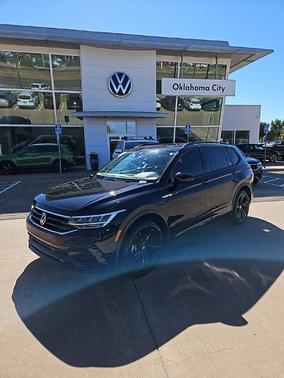 2023 Volkswagen Tiguan 2.0T SE R-Line Black
