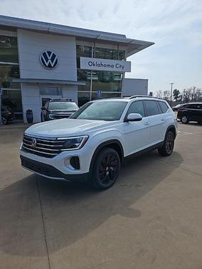 Opal White Pearl 2026 Volkswagen Atlas 2.0T SE W/TECHNOLOGY