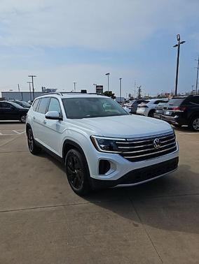 Opal White Pearl 2026 Volkswagen Atlas 2.0T SE W/TECHNOLOGY