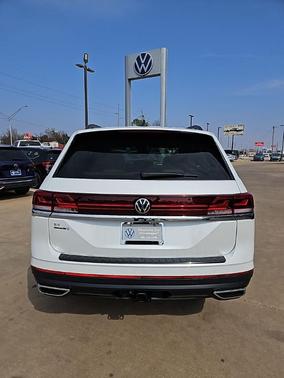 Opal White Pearl 2026 Volkswagen Atlas 2.0T SE W/TECHNOLOGY