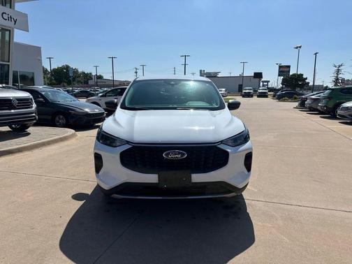 Oxford White 2023 Ford Escape Active